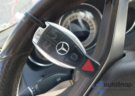 2013 Mercedes-Benz C 250 Sport z USA, uszkodzony, nr VIN WDDGF4HB9DA763926